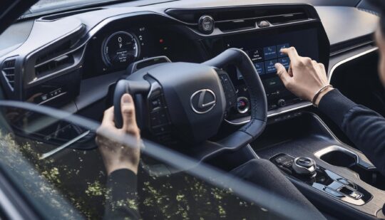 Lexus розробляє нове електронне рульове керування для електромобілів: як воно працюватиме