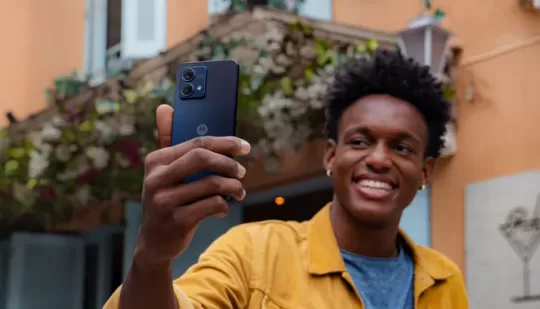 Представлені бюджетні смартфони moto G54 і G84