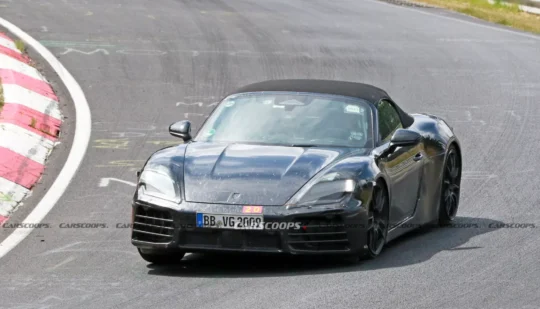 Електричний родстер Porsche Boxster EV вперше розкрив секрети свого інтер’єру
