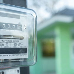 Деяким категоріям населення заборонять відключати електроенергію за борги