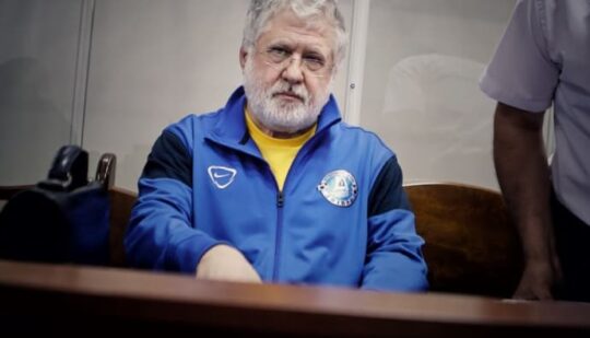 Коломойському прямо в ізоляторі вручили третю підозру
