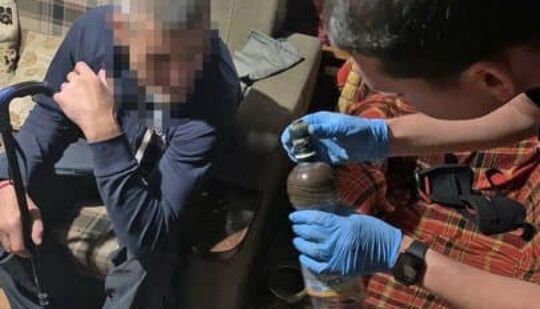 У Рівному люди пожалілись на підозрілого сусіда, а виявилось, що той вирощує наркотики