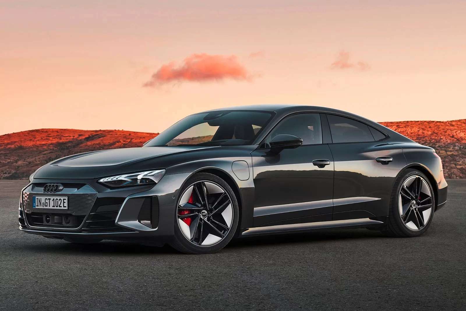 Ви зараз переглядаєте Електромобіль Audi RS e-tron GT подешевшав на $20 000: у чому причина