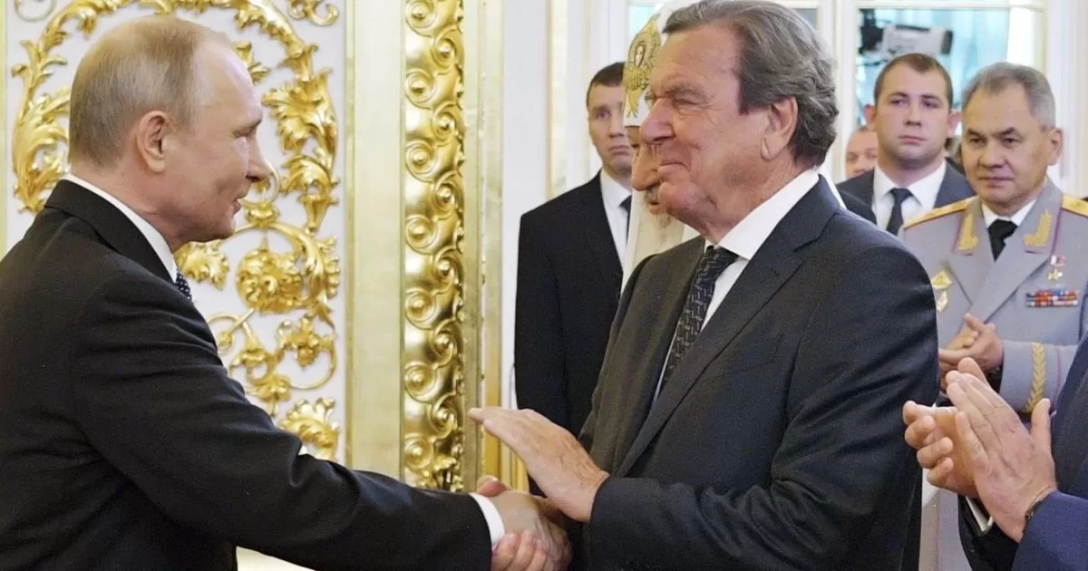 Ви зараз переглядаєте Друг Путіна Шредер здивував заявою про війну в Україні