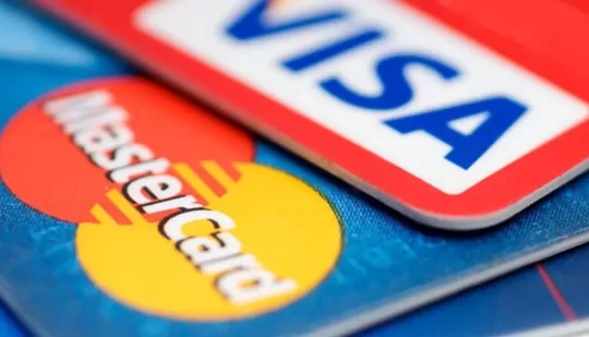 Visa заборонила відкривати карти навіть в інших країнах