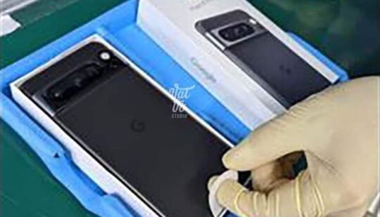 В Мережу злили фото розпаковки Google Pixel 8 Pro