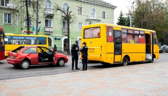 ДТП у центрі Рівного: зіткнулись маршрутка та легкове авто