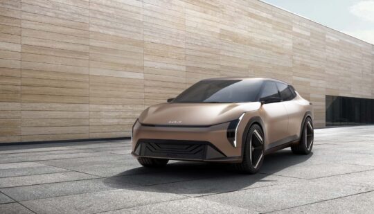 Може стати заміною Stinger: Kia представила електричний концепт-кар EV4