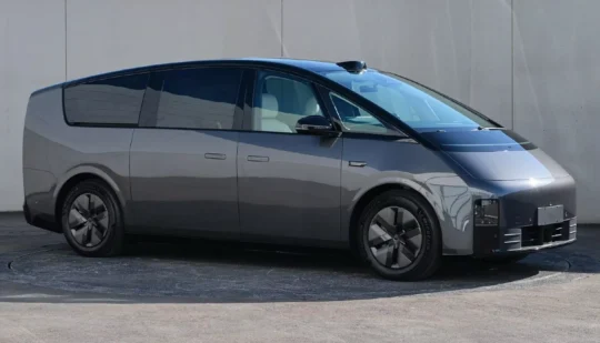 У Китаї показали футуристичний електричний мінівен Li Auto Mega