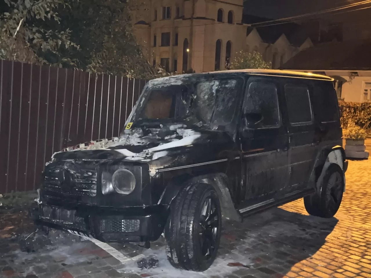 Ви зараз переглядаєте За фактом підпалу автомобіля у Рівному слідчі відкрили кримінальне провадження