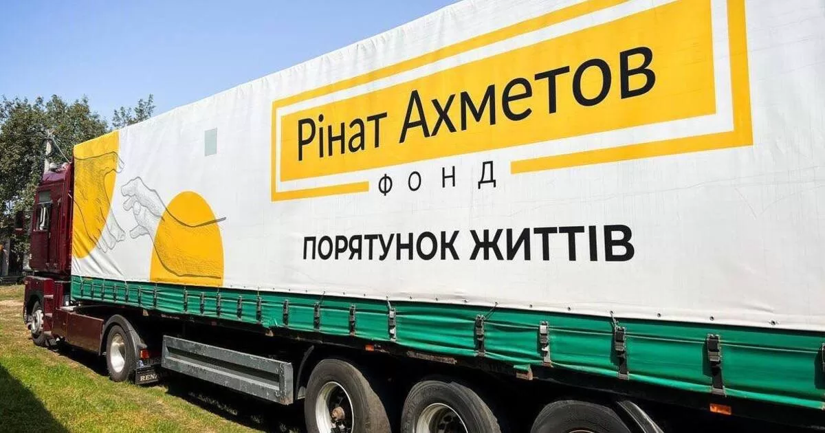 Ви зараз переглядаєте У Мирноград на Донеччині доставили 4 тисячі проднаборів від Фонду Ріната Ахметова | Економіка