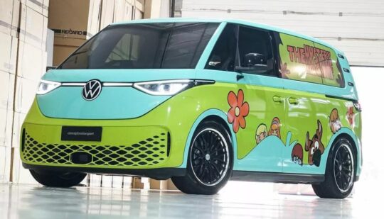 Електромобіль Volkswagen ID.Buzz перетворили на яскравий мінівен з відомого мультфільму