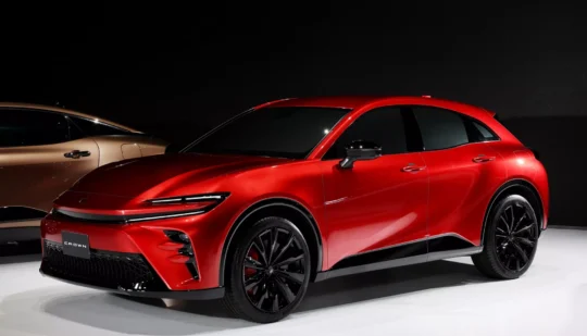 Усього за $39 600: Toyota представила гібридний купеподібний кросовер Crown Sport