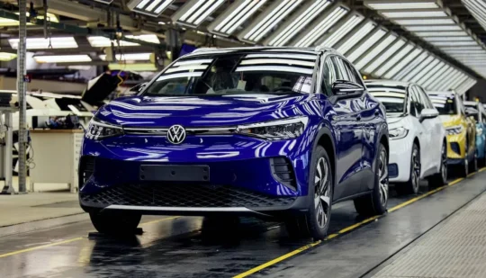 Volkswagen призупиняє виробництво електромобілів у Німеччині через низький попит