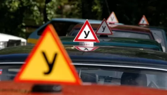 До уваги жителів Рівненщини: змінено розпізнавальні знаки навчальних транспортних засобів