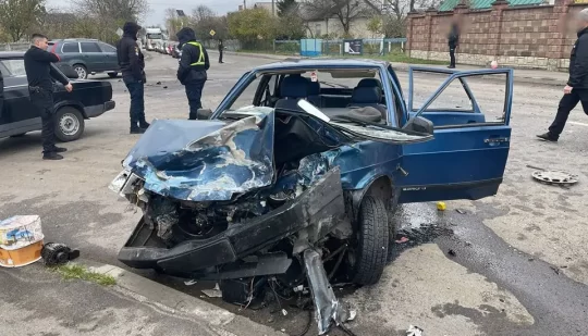 У Рівненському районі внаслідок ДТП травмувалися четверо осіб: поліцейські встановлюють обставини