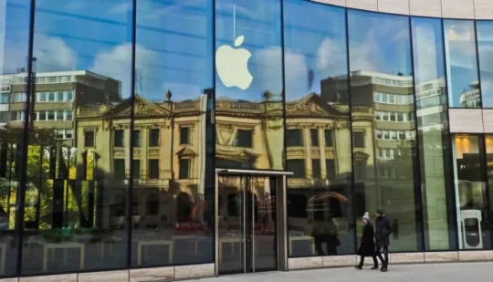 Виторг Apple знизився, попри рекордні продажі iPhone і сервісів
