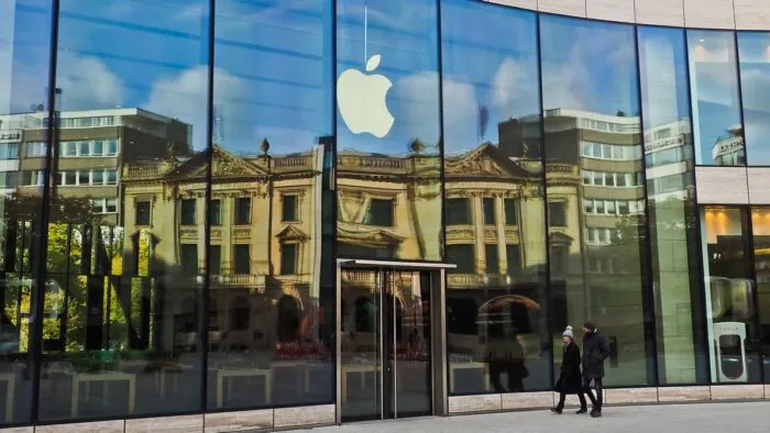 Ви зараз переглядаєте Виторг Apple знизився, попри рекордні продажі iPhone і сервісів