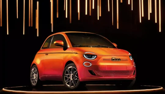 Продадуть на аукціоні в грудні: Fiat 500e отримав одразу три ексклюзивні комплектації