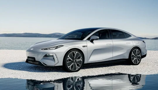 Електричний седан Geely Galaxy E8 має запас ходу понад 600 км.