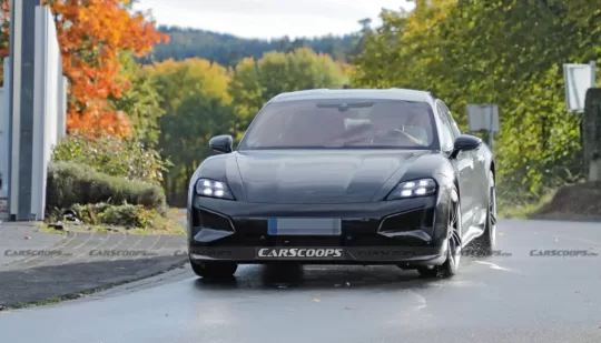 Оновлений Porsche Taycan показали на фото до офіційної премʼєри