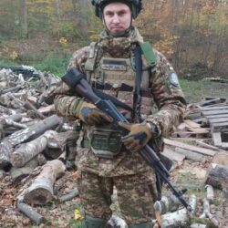 Історія рівненського коміка, який поміняв мікрофон на рушницю