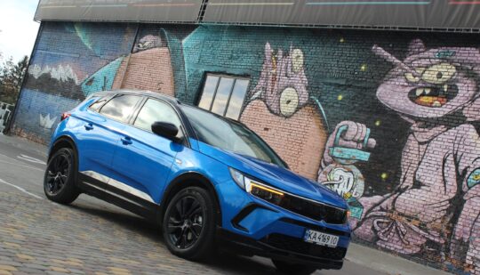 Тест-драйв дизельного кросовера Opel Grandland: купа функцій, плавність ходу і повага до бюджету
