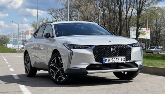 Тест-драйв DS4: головні фішки ефектного кросовера