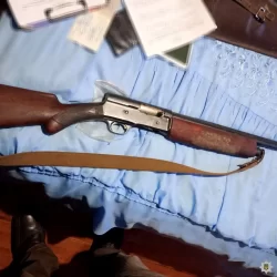 Поліцейські вилучили заряджену зброю під час опрацювання виклику про домашнє насильство