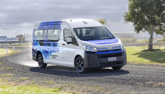 Toyota переведе позашляховик Land Cruiser та мінівен HiAce на водень: подробиці