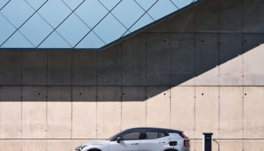 Електромобіль Volvo EX30 для європейського ринку виготовлятимуть не в Китаї