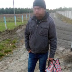 Житель Вараського району ніс у сумці марихуану та бурштин