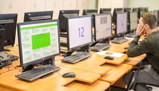 Відтепер теоретичний іспит з водіння можна складати без навчання в автошколі