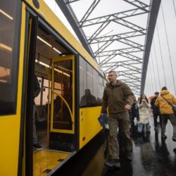 Подільсько-Воскресенський мостовий перехід вже відкрито для пасажирського транспорту