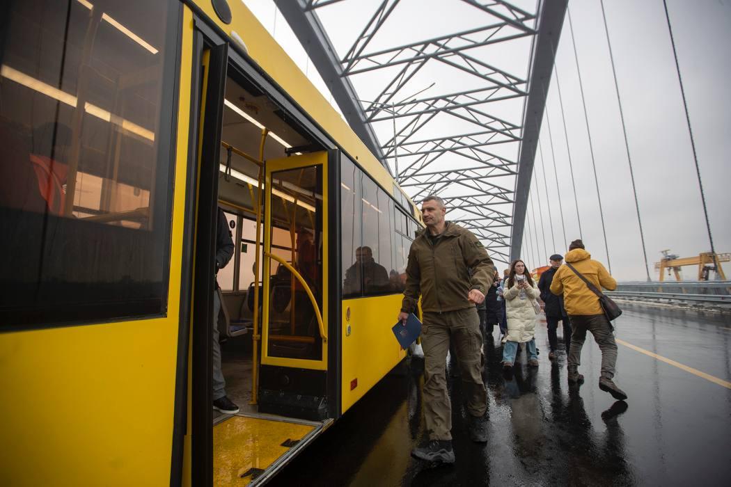 Ви зараз переглядаєте Подільсько-Воскресенський мостовий перехід вже відкрито для пасажирського транспорту