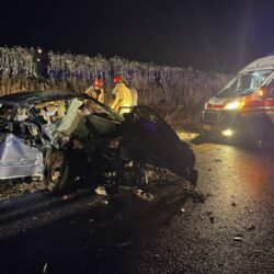 На Рівненщині рятувальники деблокували травмованого водія із понівеченого автомобіля