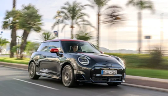 Електромобіль Mini Cooper отримав спортивну версію від John Cooper Works