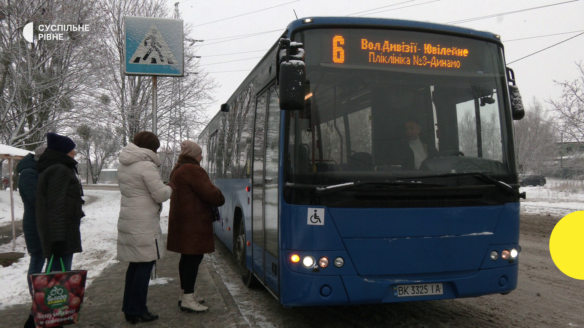 Ви зараз переглядаєте Міська влада Рівного не визнає проблему з автобусами №6 (ФОТО) — Радіо ТРЕК