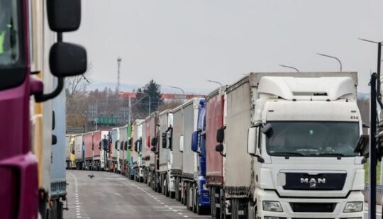 На словацькому кордоні на вʼїзд сьогодні чекали майже тисяча вантажівок