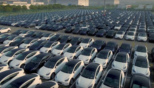 Проблеми Tesla у Європі продовжуються: електромобілі не зможуть отримати нові номерні знаки