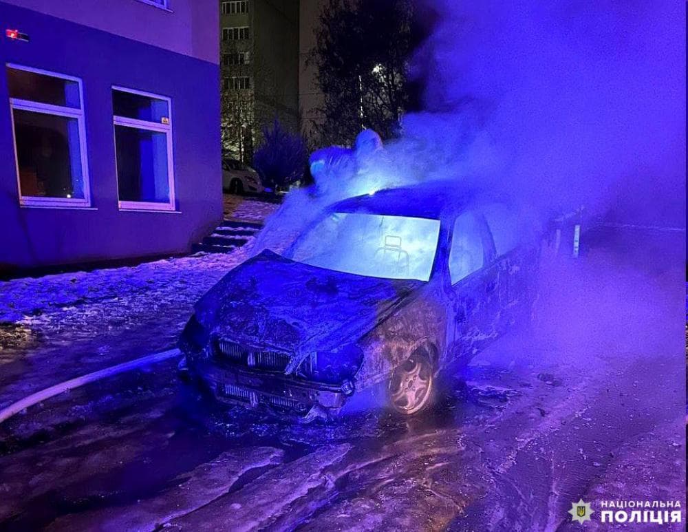 Ви зараз переглядаєте У Рівному підпалили автомобіль