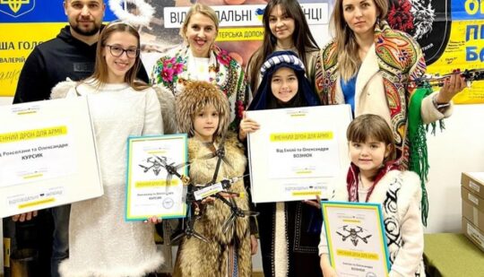 Дівчата з Рівненщини зібрали 36 000 грн на дрони для ЗСУ