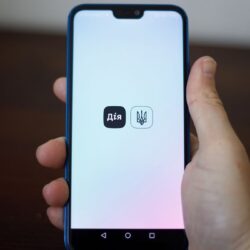 “Дія”: послуги заміни посвідчення водія та перереєстрації авто тимчасово не доступні