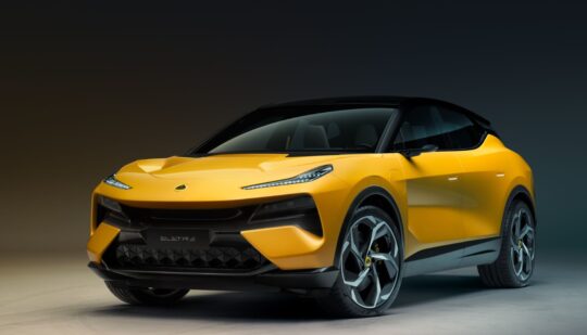 Потужністю майже 1000 сил: в Україні помітили електричний кросовер Lotus Eletre