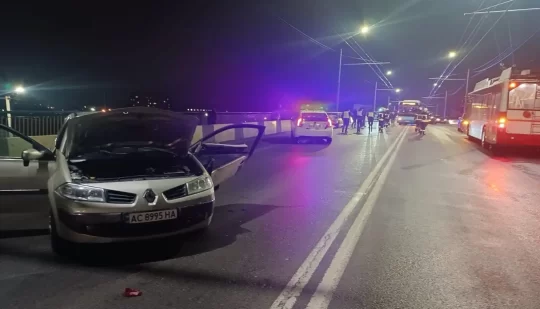 Масштабна ДТП у Луцьку, на мосту зіткнулось понад 10 автівок
