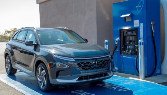 З лайна і пластику: Hyundai навчився виробляти водень для автомобілів