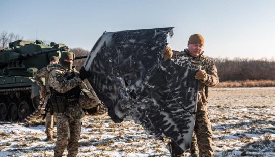 Ворожі дрони нишпорять у руслі Дніпра, деякі “доліталися”
