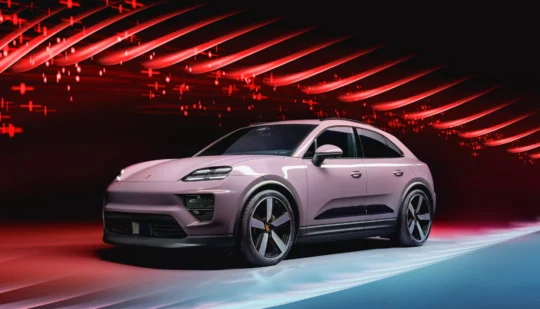 За 3,1 секунди до сотні: електричний кросовер Porsche Macan показали офіційно