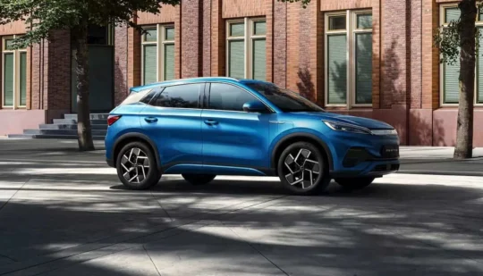 Хоче випускати ще більше акумуляторів: BYD планує придбати одного з лідерів з видобутку літію