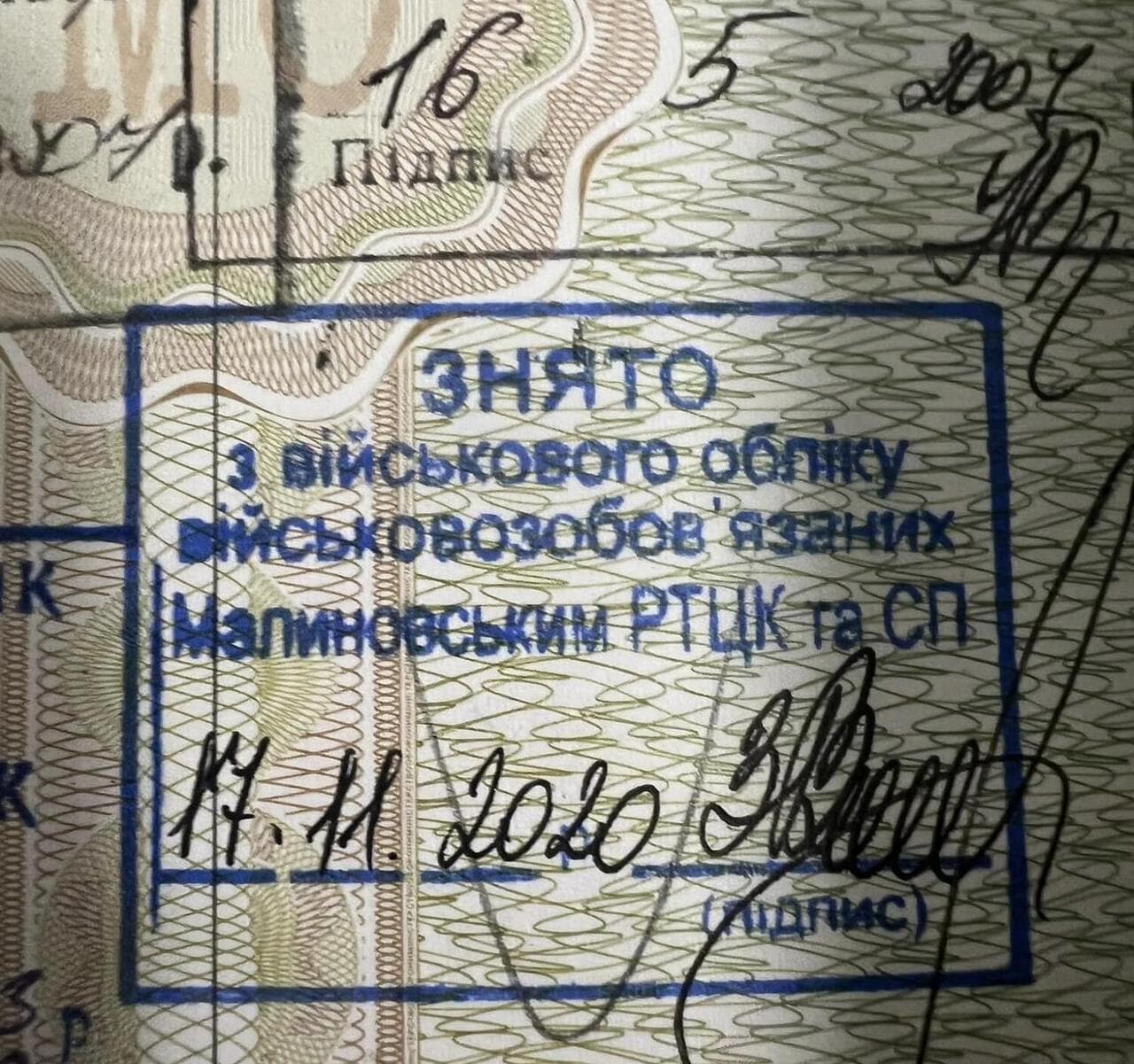 Ви зараз переглядаєте Батько 8-ми дітей з Одеси не зміг виїхати з України через помилку в документі